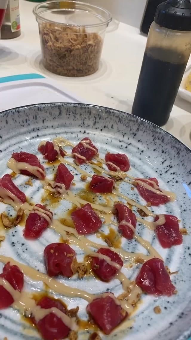 קוביות טונה ברוטב סויה ומיונז חריף